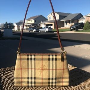 Vintage Burberry Pochette in signature plaid